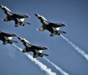 开云足球直播-霍勒迪爆发引领深圳队强势拿下灰熊，诠释团队篮球新高度