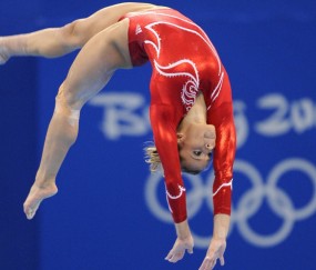 世界杯2026-绿茵场与硬木地板的交响，当英超争冠战火遇上NBA绝杀时刻