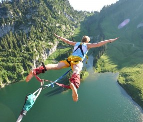 开云体育下载-一剑封喉，凯恩主宰战局，西班牙用唯一性胜利碾碎安哥拉神话