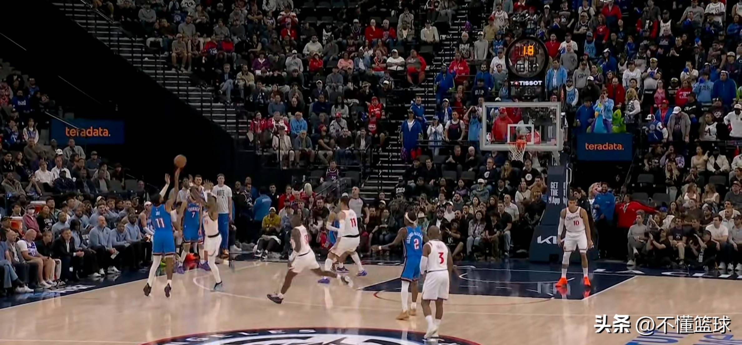 雷霆险胜新疆队，哈登统治全场