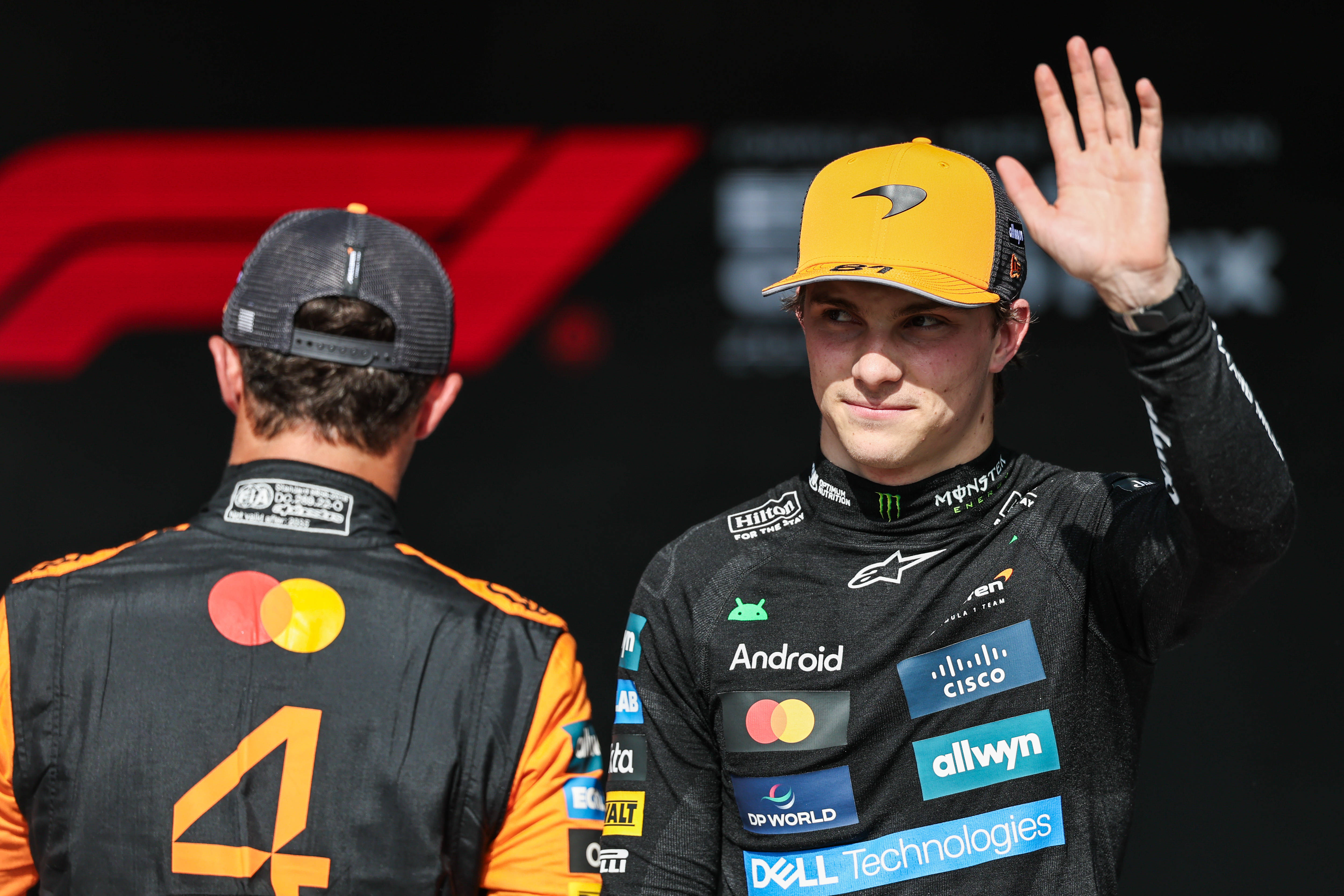 红牛车队横扫迈凯伦，塞恩斯状态火热