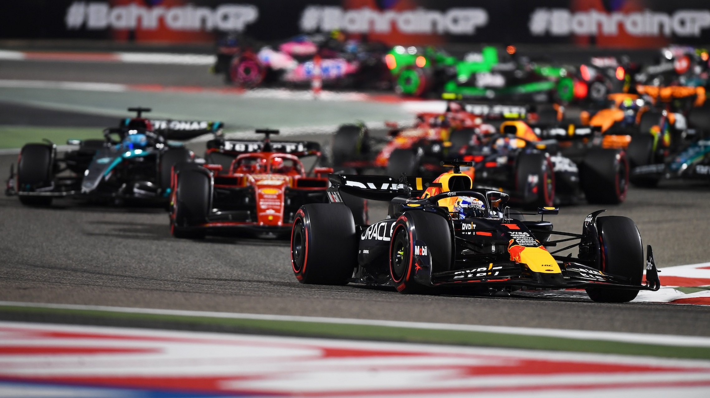 红牛二队力克红牛车队，佩雷兹点燃赛场