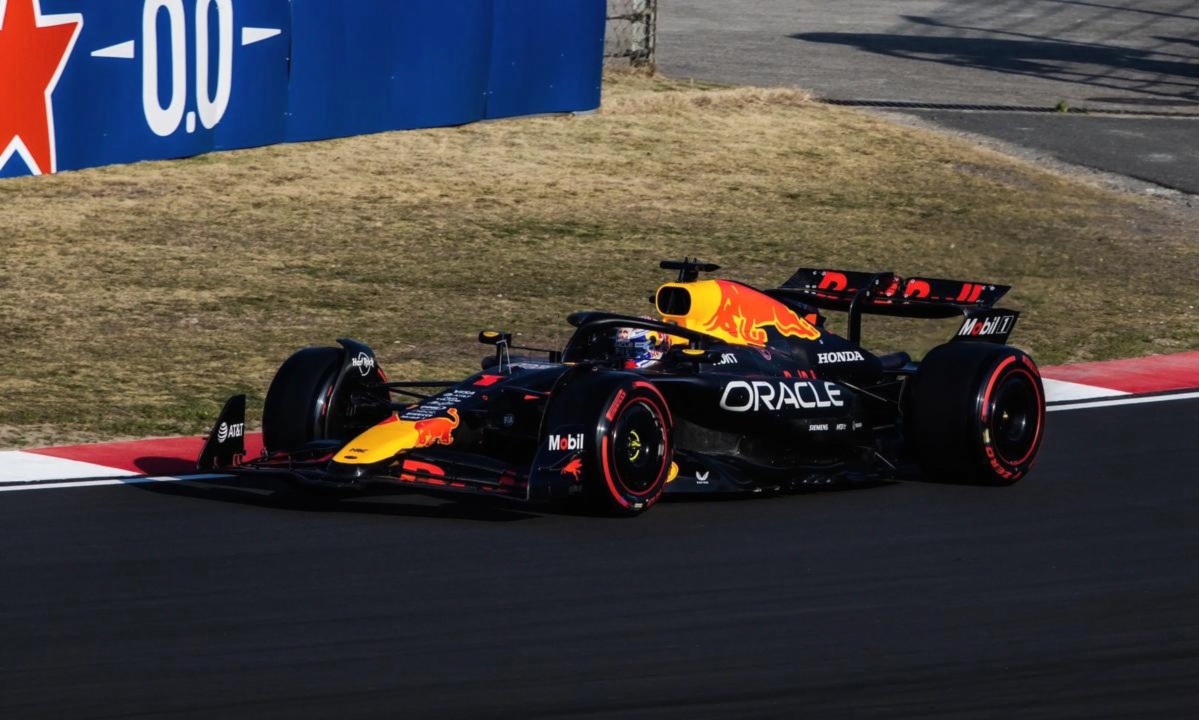 红牛车队绝杀雷诺车队,勒克莱尔统治全场 红牛车队绝杀雷诺车队,勒克莱尔统治全场