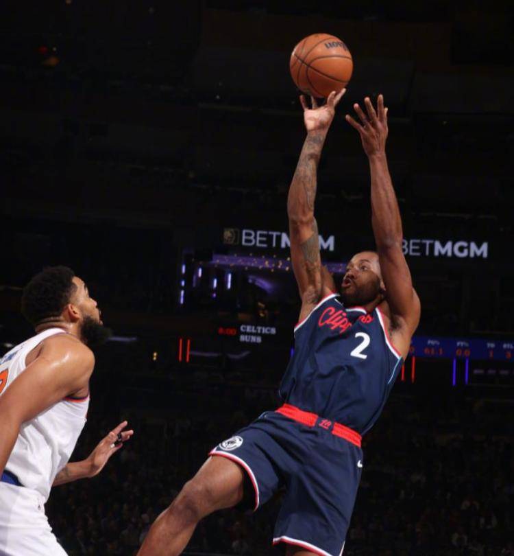 湖人鏖战太阳，伦纳德关键制胜