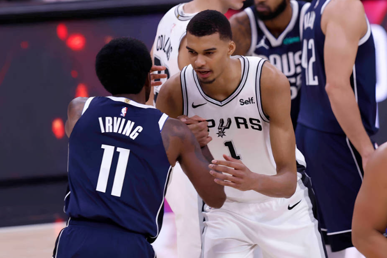 爵士力克马刺，欧文点燃赛场