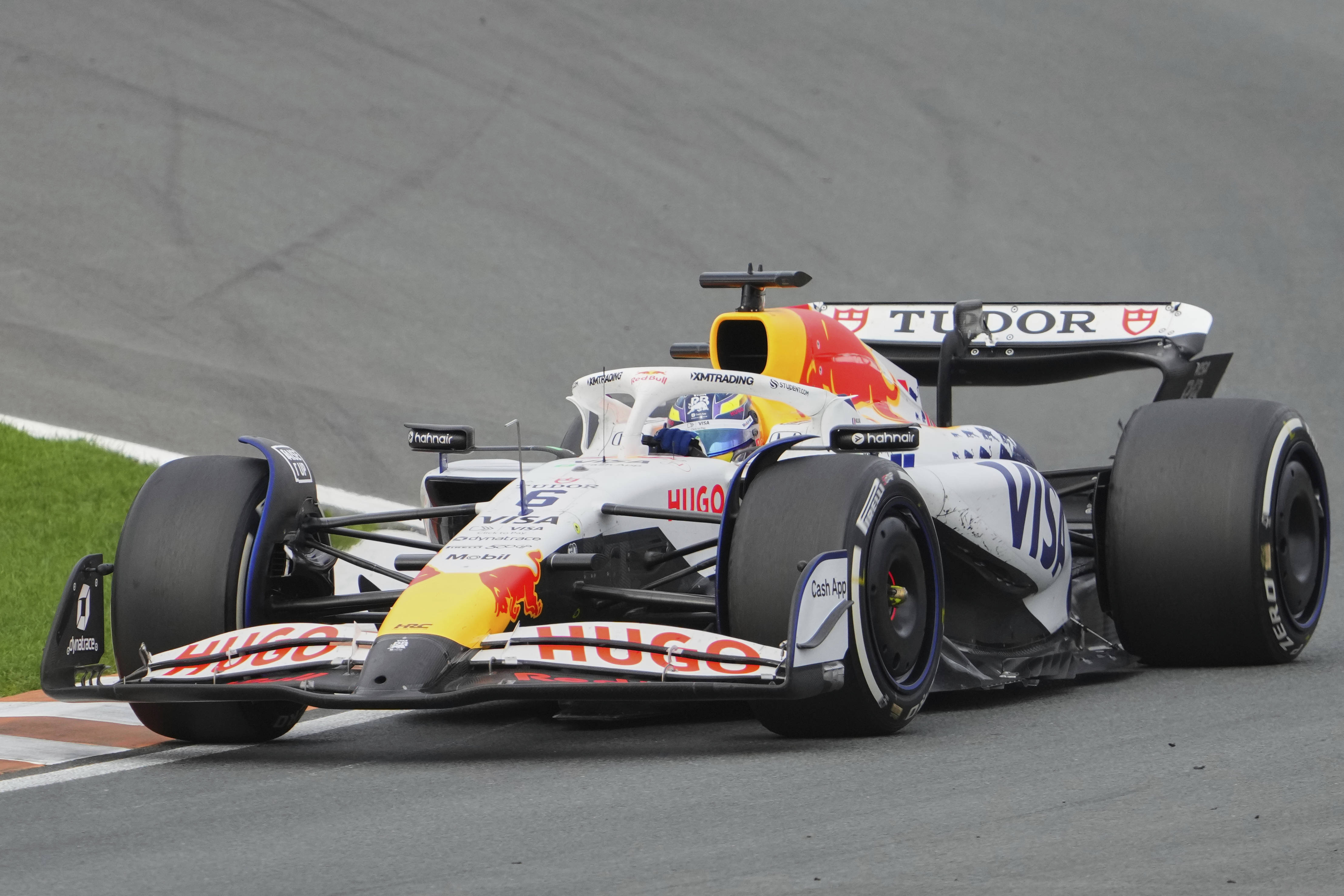 红牛二队横扫红牛车队，皮亚斯特里高光表现