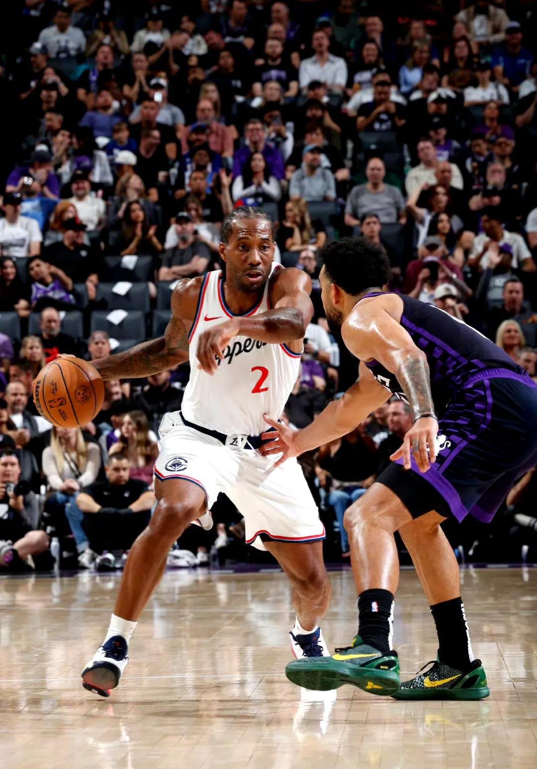 勇士横扫青岛队，伦纳德惊艳四座