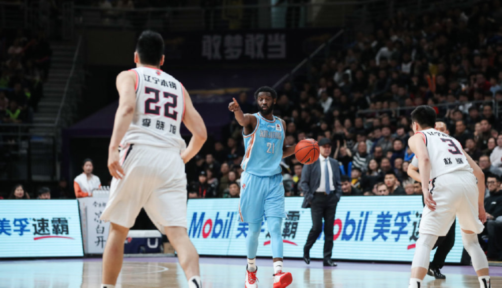 深圳队碾压新疆队,库里统治全场 深圳队碾压新疆队,库里统治全场