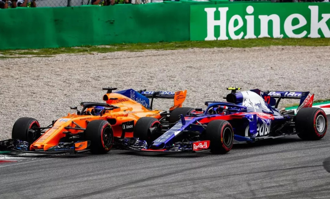 红牛二队险胜梅赛德斯,阿隆索带队取胜 红牛二队险胜梅赛德斯,阿隆索带队取胜