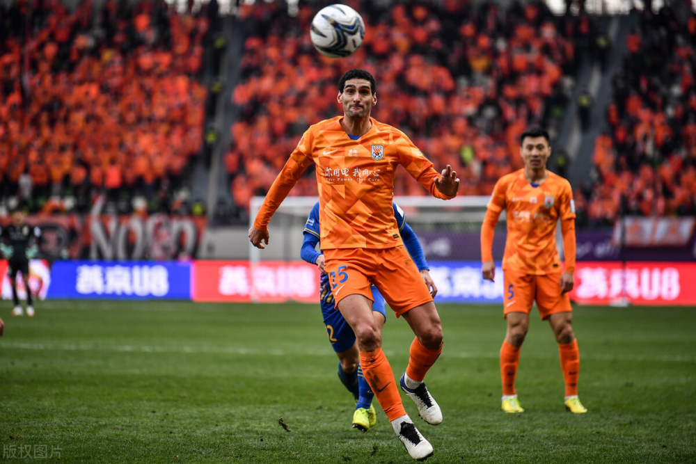 汉堡争议判罚助攻获胜，球迷喜出望外！