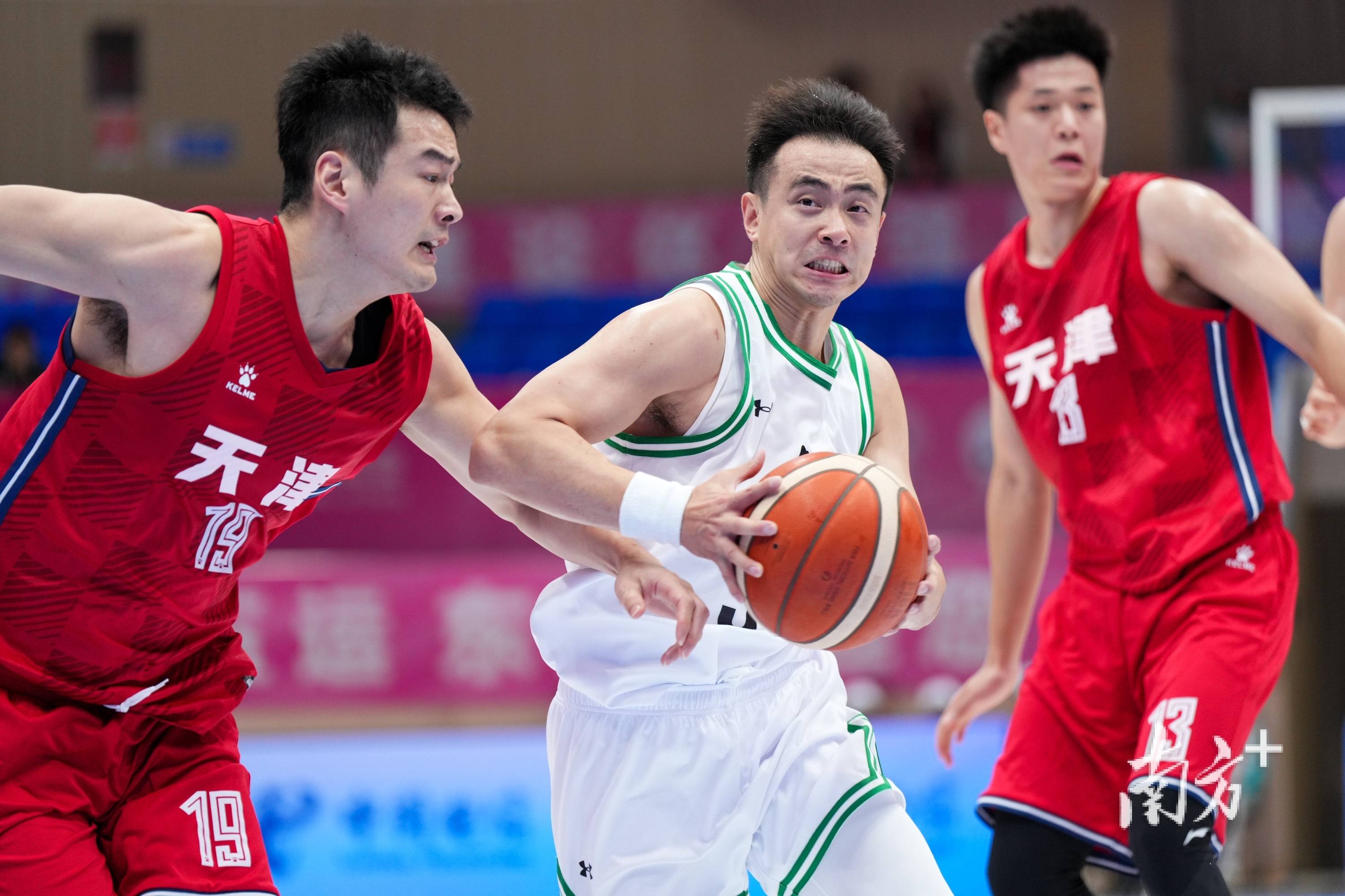 山东队力克辽宁队，赵继伟状态火热