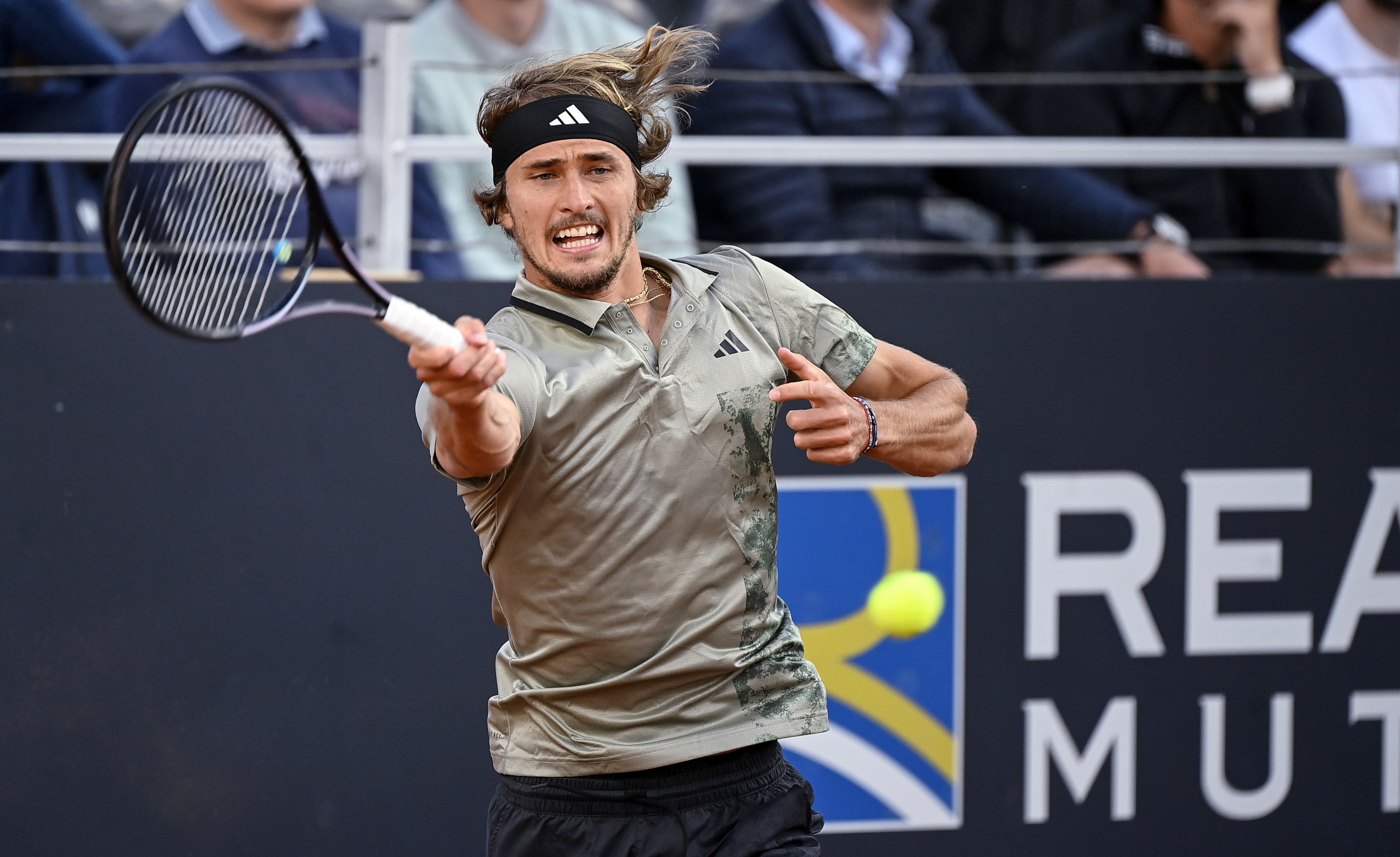 英国网球队血洗意大利网球队,兹维列夫高光表现 英国网球队血洗意大利网球队,兹维列夫高光表现