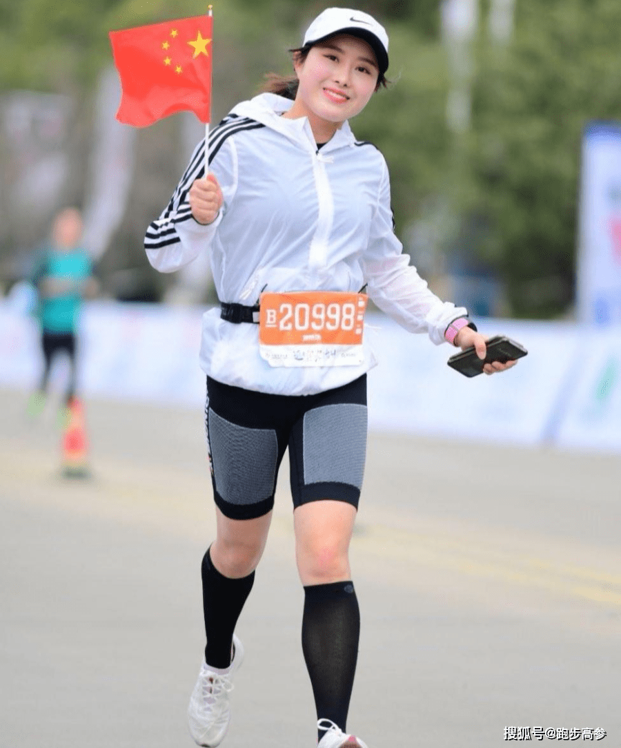 力争上游：女足选手奋勇争先