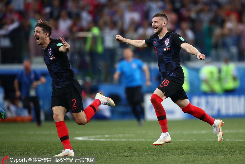 法国队力克丹麦队，黄鸭组合点燃赛场