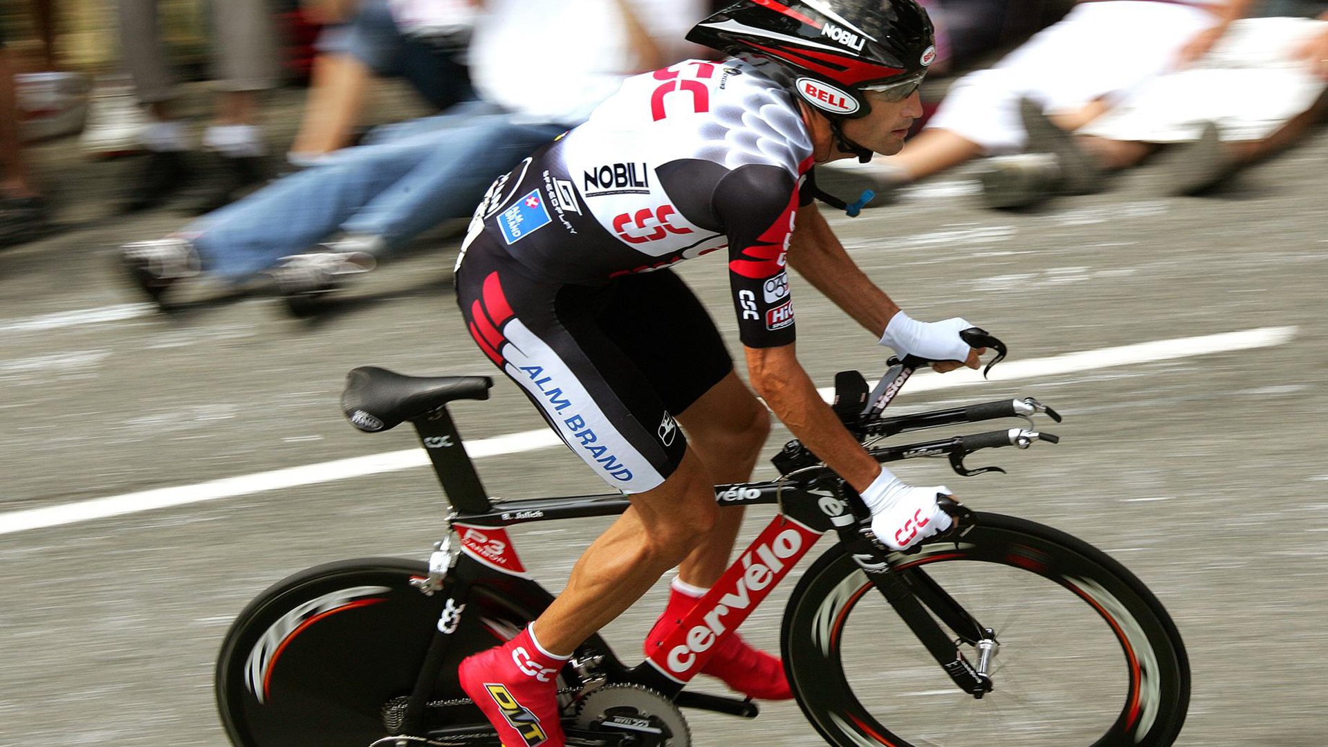 红牛风暴席卷蒙扎,阿隆索的绝对统治与法拉利的沉默黄昏